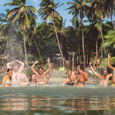 Surf & Yoga Arugam Bay Hotel ภายนอก รูปภาพ