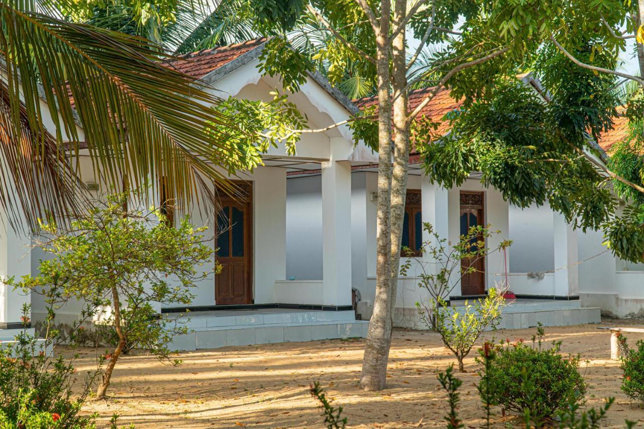 Surf & Yoga Arugam Bay Hotel ภายนอก รูปภาพ